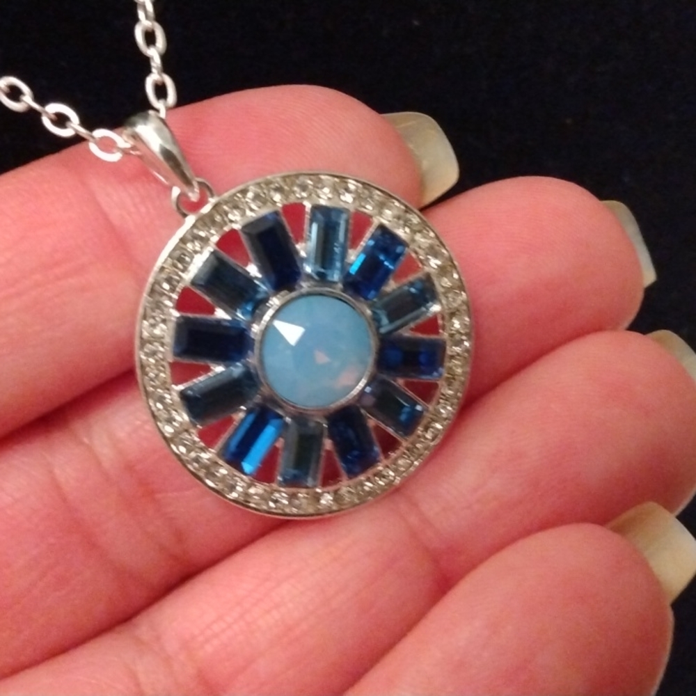 Beautifully Blue baguette necklace - Picture 5 of 9